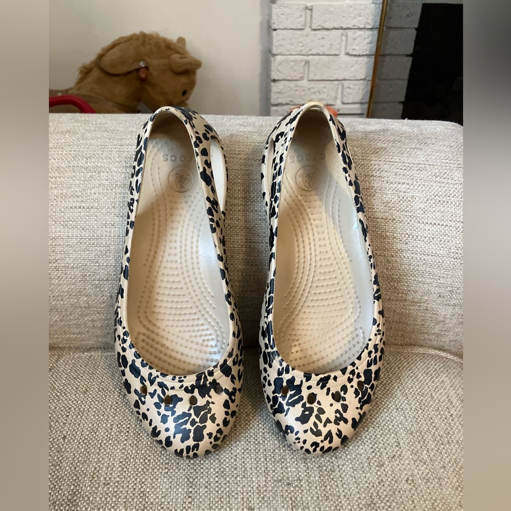 Crocs cheetah print slip on shoes